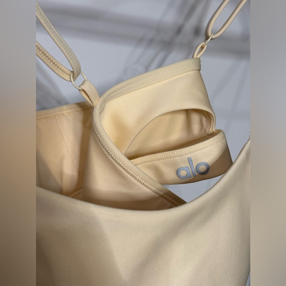 Alo Airlift Intrigue Bra - Picture 5 of 7